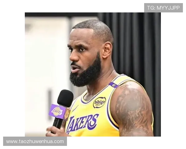 詹姆斯坚持训练与信念并肩作战期待重返赛场的坚定决心